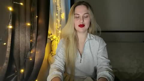 Rosali online show from 10.18.25