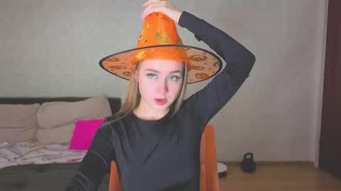 Snapshot of rosalina0230 chatting on 10.28.25 rosalina online show from 10.28.25