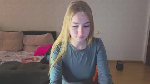 Snapshot of rosalina0230 chatting on 11.17.25 rosalina online show from 11.17.25