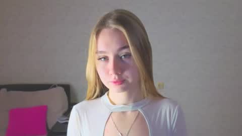 Snapshot of rosalina0230 chatting on 11.21.25 rosalina online show from 11.21.25