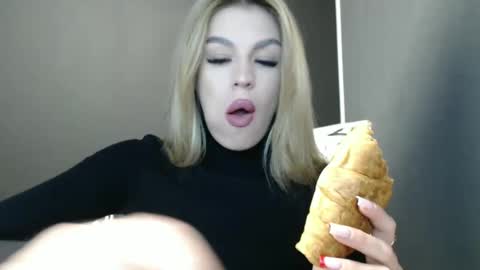 Snapshot of rosaline_ly chatting on 10.01.25 Rosalina online show from 10.01.25