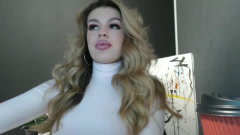 Snapshot of rosaline_ly chatting on 10.16.25 Rosalina online show from 10.16.25