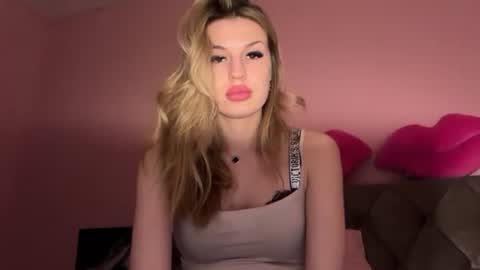 Snapshot of rosaline_ly chatting on 12.13.25 Rosalina online show from 12.13.25