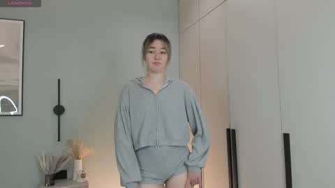 Snapshot of rosanaiwaoka chatting on 11.24.25 Mia online show from 11.24.25