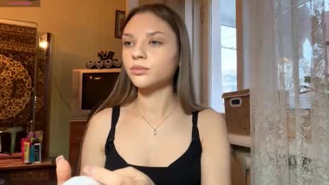 Snapshot of rosanareichelt chatting on 12.14.25 Mona online show from 12.14.25