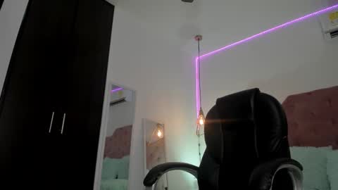 Snapshot of rose__monroe chatting on 11.01.25 rose__monroe online show from 11.01.25