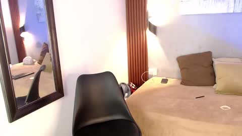 Snapshot of rose_crimson chatting on 10.11.25 rose_crimson online show from 10.11.25