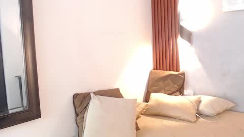 rose_crimson online show from 12.15.25