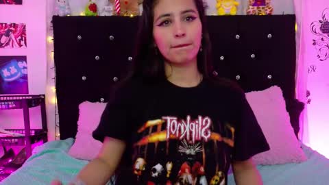 Snapshot of rose_smiley1 chatting on 12.21.25 Rose online show from 12.21.25