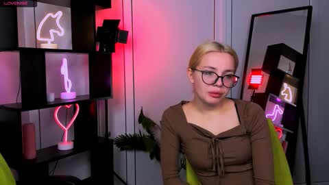 Snapshot of rose_style chatting on 11.12.25 rose online show from 11.12.25