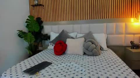 roseaurora online show from 11.18.25