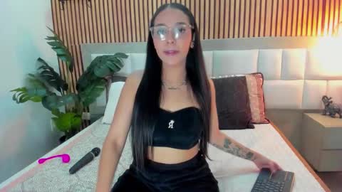 roseaurora online show from 12.14.25