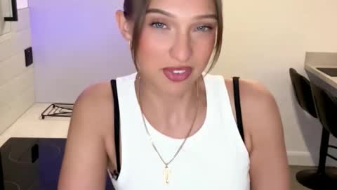 Bella  online show from 09.26.25