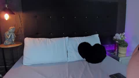 Snapshot of roseblossom_ chatting on 11.25.25 Rose online show from 11.25.25