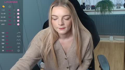 Snapshot of rosekate97 chatting on 12.17.24 rose97 online show from 12.17.24