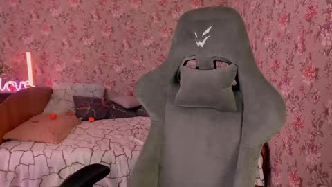 Snapshot of roselolly chatting on 11.08.25 Lola online show from 11.08.25