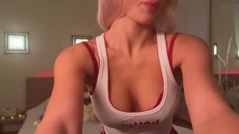 Roselyn  online show from 10.19.25