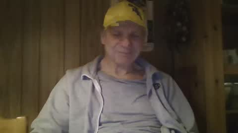 Snapshot of roses2u1958 chatting on 12.17.24 roses2u1958 online show from 12.17.24