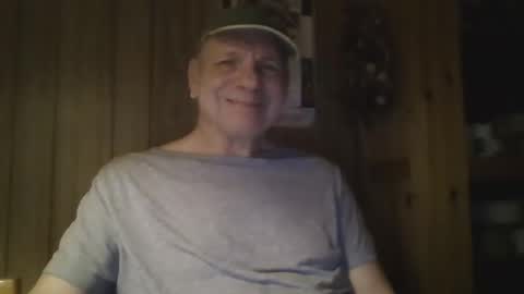 Snapshot of roses2u1958 chatting on 12.18.24 roses2u1958 online show from 12.18.24