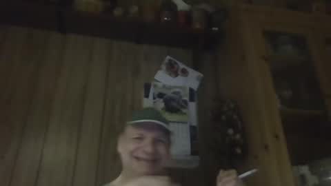 Snapshot of roses2u1958 chatting on 12.18.24 roses2u1958 online show from 12.18.24