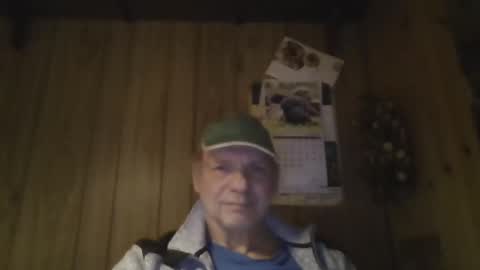 Snapshot of roses2u1958 chatting on 12.31.24 roses2u1958 online show from 12.31.24