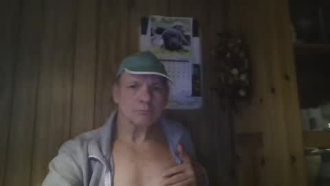 Snapshot of roses2u1958 chatting on 02.04.25 roses2u1958 online show from 02.04.25