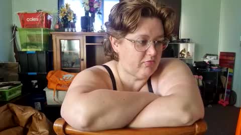 Snapshot of rosey231357695 chatting on 11.25.25 Rosey online show from 11.25.25