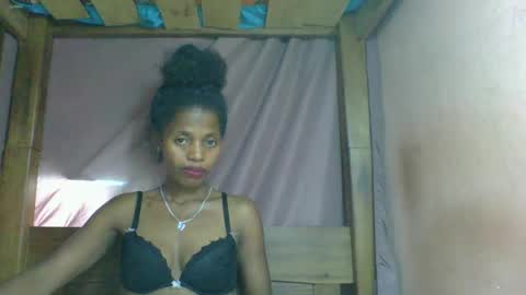 Snapshot of rosiahot1 chatting on 03.01.25 rosia online show from 03.01.25