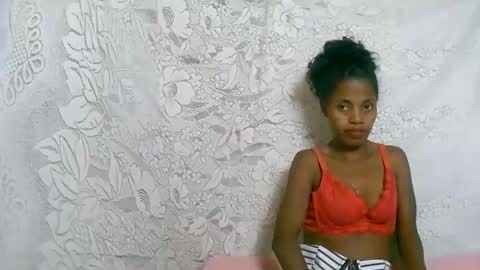 Snapshot of rosiahot1 chatting on 09.22.25 rosia online show from 09.22.25