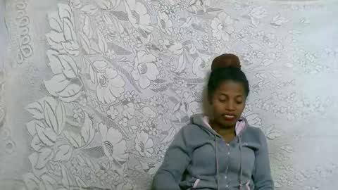 Snapshot of rosiahot1 chatting on 09.30.25 rosia online show from 09.30.25