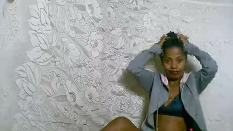 Snapshot of rosiahot1 chatting on 09.30.25 rosia online show from 09.30.25