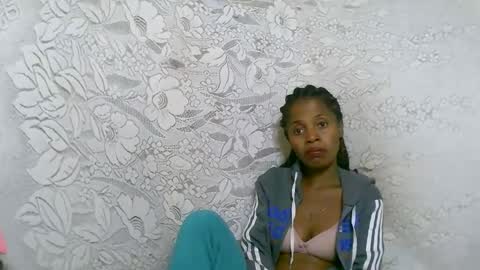 Snapshot of rosiahot1 chatting on 10.05.25 rosia online show from 10.05.25