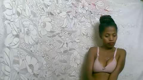 Snapshot of rosiahot1 chatting on 10.18.25 rosia online show from 10.18.25
