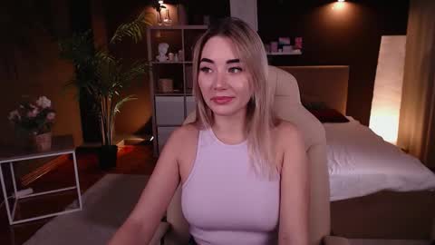 Snapshot of rosie_mac chatting on 11.07.25 Rosie online show from 11.07.25