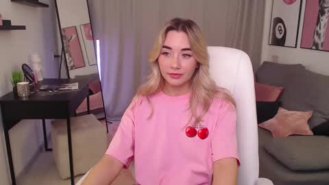 Snapshot of rosie_mac chatting on 11.13.25 Rosie online show from 11.13.25