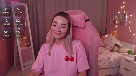 Snapshot of rosie_mac chatting on 11.15.25 Rosie online show from 11.15.25