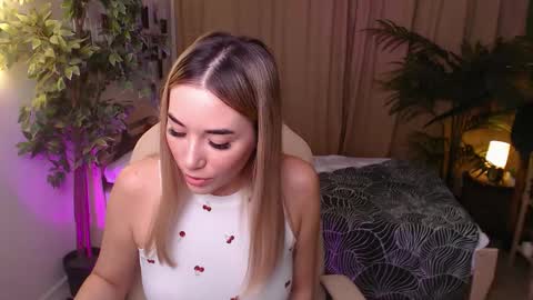 Snapshot of rosie_mac chatting on 11.23.25 Rosie online show from 11.23.25