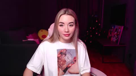 Snapshot of rosie_mac chatting on 12.15.25 Rosie online show from 12.15.25