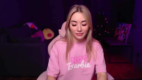 Snapshot of rosie_mac chatting on 12.19.25 Rosie online show from 12.19.25