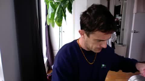 Snapshot of rosscollab chatting on 11.12.25 RossCollab online show from 11.12.25