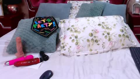 Snapshot of rossecougar_x chatting on 02.24.25 Rosse Cougar online show from 02.24.25