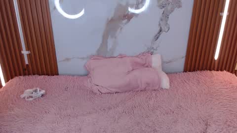 Rossi Hill online show from 11.23.25