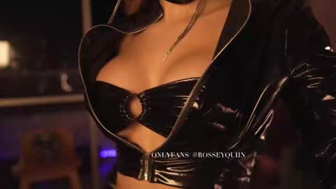 Snapshot of rosseyquiin chatting on 01.06.26 Rossey online show from 01.06.26