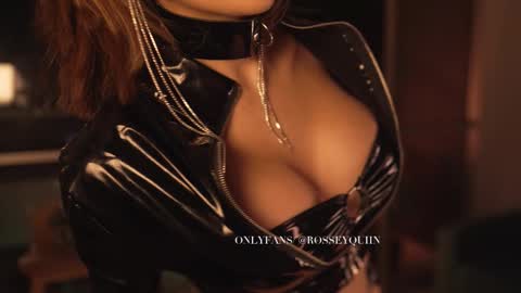 Snapshot of rosseyquiin chatting on 01.11.26 Rossey online show from 01.11.26