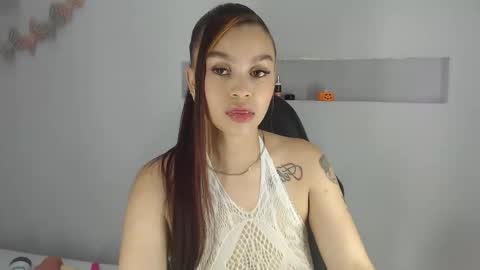 Snapshot of rossi_baker chatting on 10.30.25 Rossi online show from 10.30.25