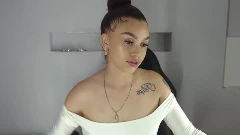 Snapshot of rossi_baker chatting on 11.12.25 Rossi online show from 11.12.25