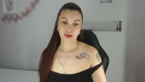 Snapshot of rossi_baker chatting on 11.19.25 Rossi online show from 11.19.25