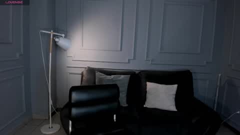 Snapshot of rossirivers chatting on 12.14.25 Rossie Rivers online show from 12.14.25