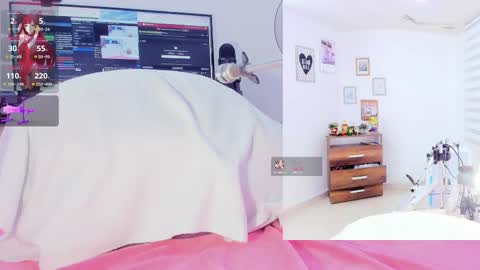 Snapshot of rosy_emely_ chatting on 10.29.25 rosy_emely_ online show from 10.29.25