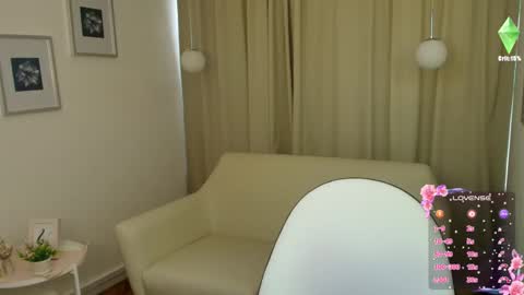 Snapshot of rousee_v chatting on 11.15.25 Rousee online show from 11.15.25